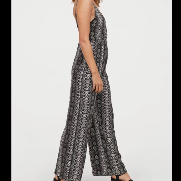 H&M V-Neck Jumpsuit Size 10 - Picture 2 of 5